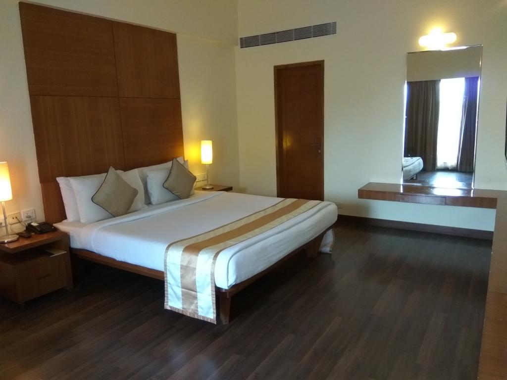The Lagoona Resort Лонавала Экстерьер фото